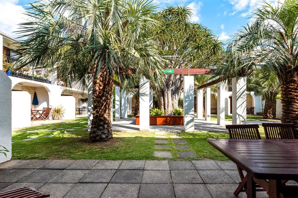 Onetangi Beach Apartments Εξωτερικό φωτογραφία