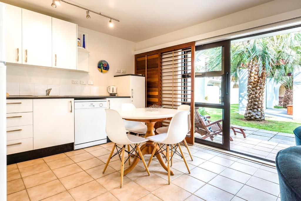 Onetangi Beach Apartments Εξωτερικό φωτογραφία